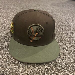 Size 7 1/2 1999 World Series baseball cap.